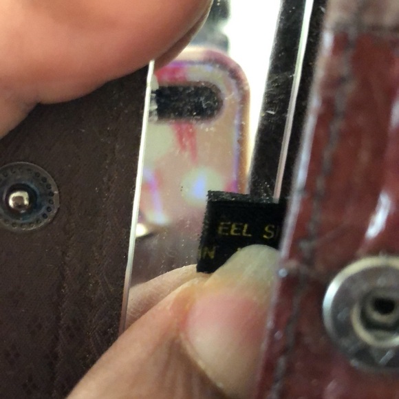 Vintage brown genuine eel skin purse. Comes w/ a lipstick holder & mini wallet. - Picture 6 of 16